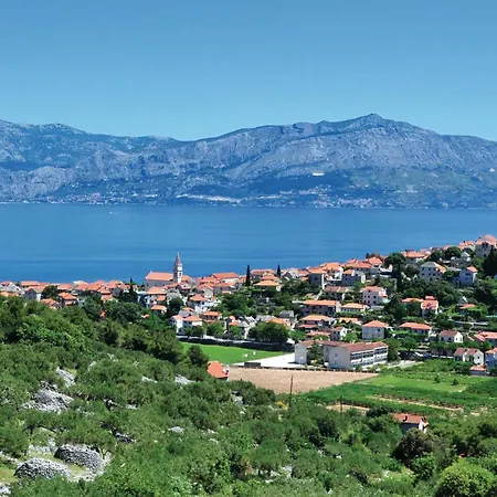 Stunning In Feriehus Postira