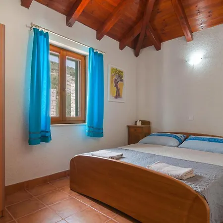 Stunning Home In Postira * Postira