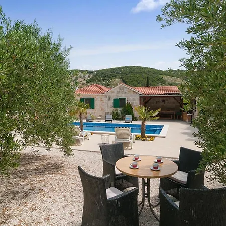 Stunning Home In Postira Holiday home Postira