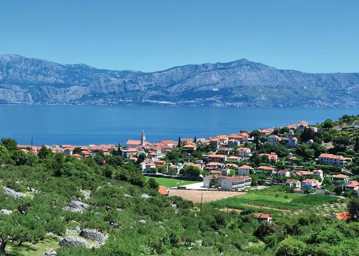 Stunning In Feriehus Postira